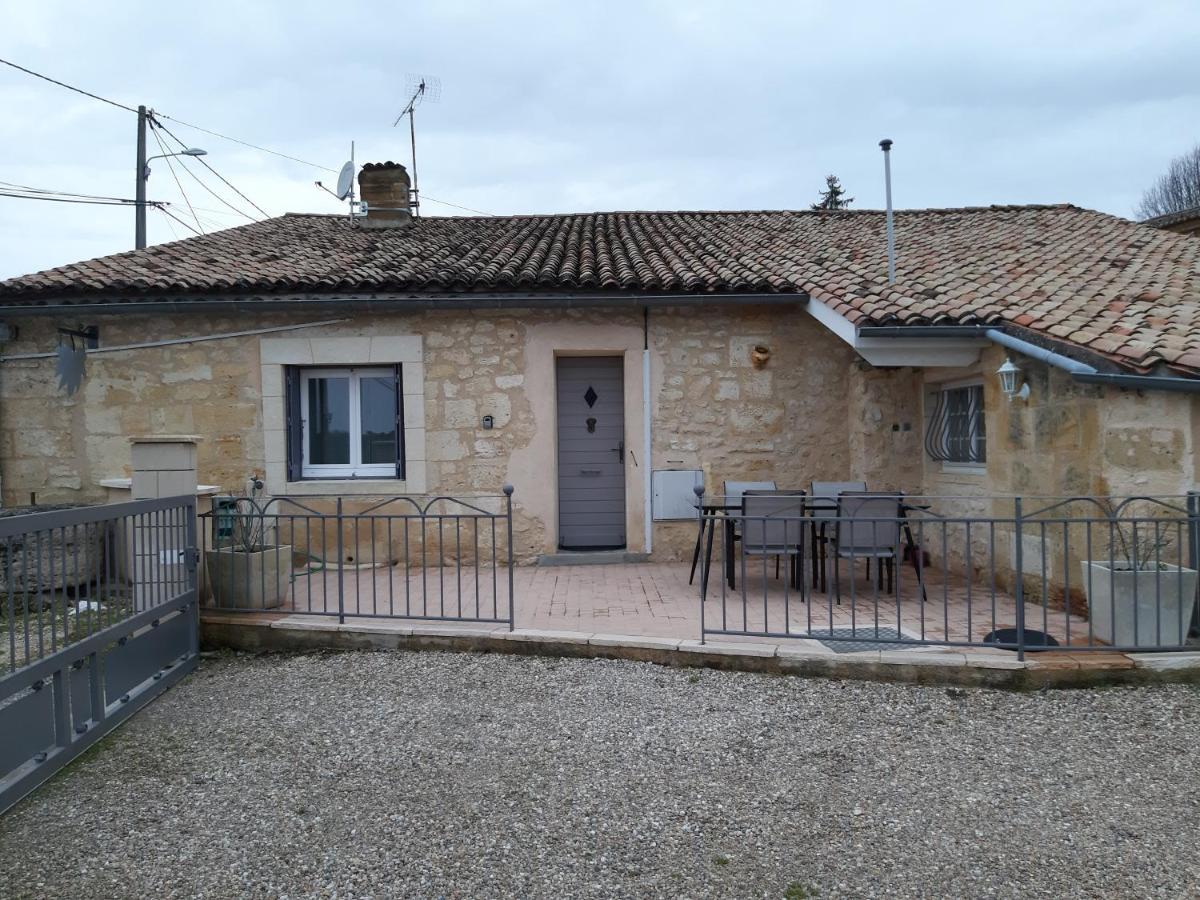 Gite Les Deux Meules Sainte-Colombe (Gironde) Exterior foto