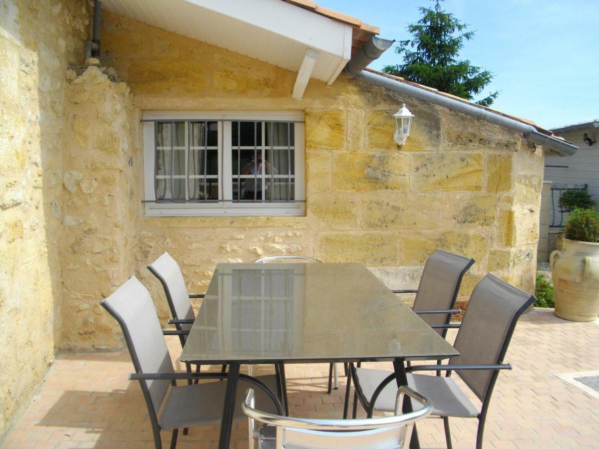 Gite Les Deux Meules Sainte-Colombe (Gironde) Exterior foto