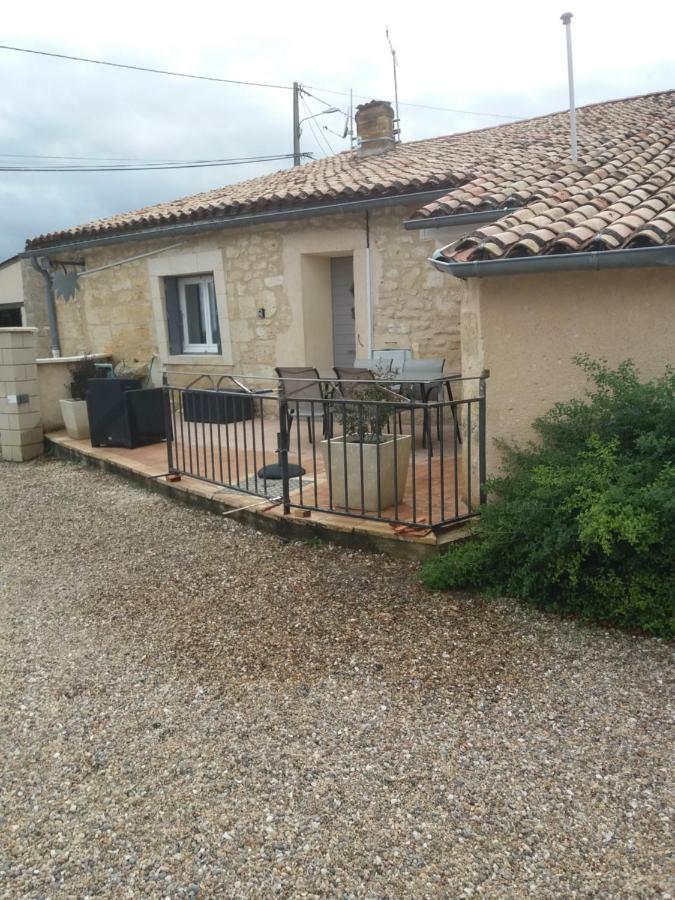 Gite Les Deux Meules Sainte-Colombe (Gironde) Exterior foto